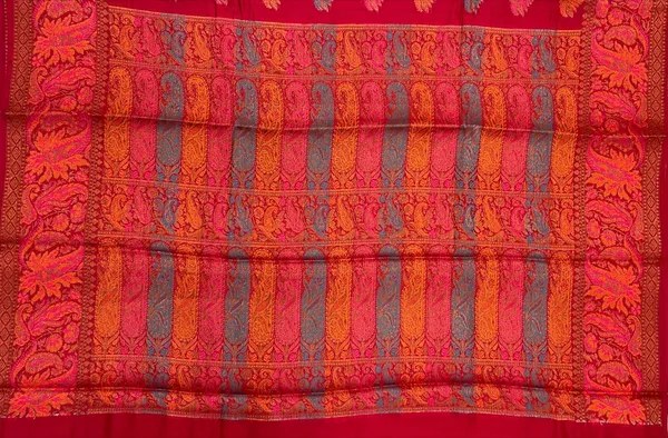 Humairah_Pure_Handloom_Red_Chiniya_Silk_Floral_Minakari_Zari_Booti_with_Paisley_Mina_Zari_Border_and_Rangkaat_Paisley_Pallu_with_Red_Blouse
