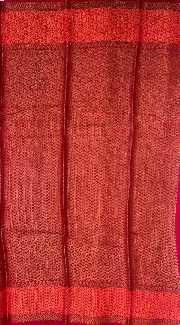 Humairah_Pure_Handloom_Red_Chiniya_Silk_Floral_Minakari_Zari_Booti_with_Paisley_Mina_Zari_Border_and_Rangkaat_Paisley_Pallu_with_Red_Blouse