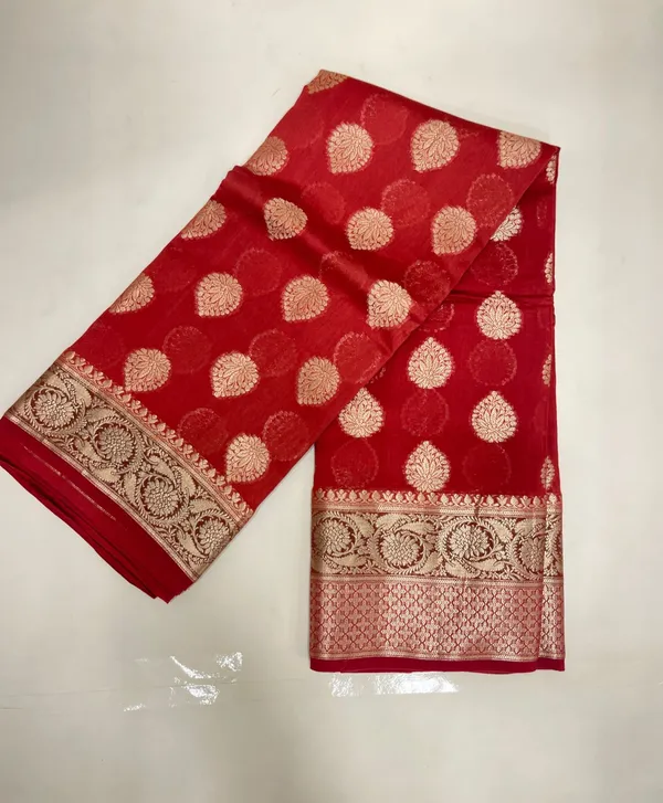 Humairah_Pure_Handloom_Red_Cotton_Golden_Zari_Floral_Booti_with_Red_Floral_Zari_Pallu_and_2D_Zari_Border_with_Red_Blouse