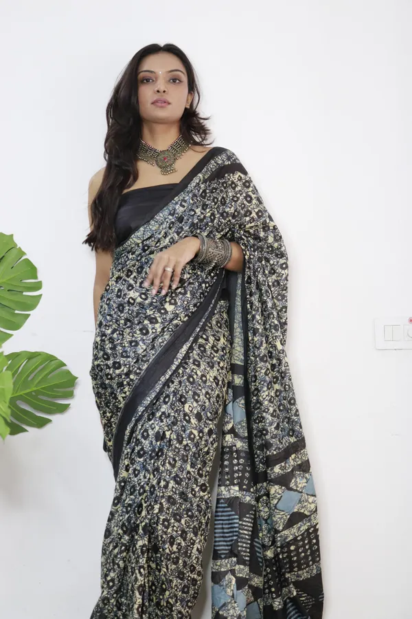 Ikkat_Print_Pure_Soft_Cotton_saree_With_Blouse_Piece