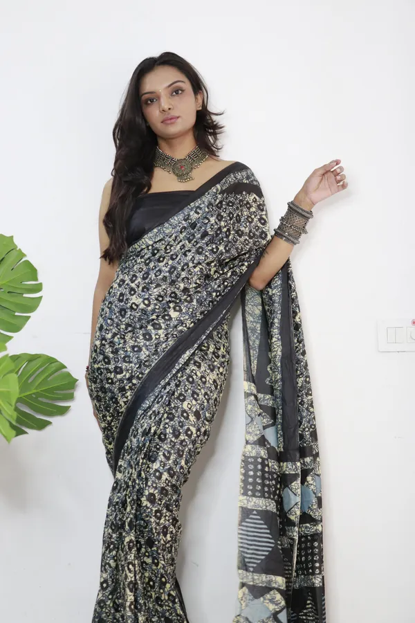 Ikkat_Print_Pure_Soft_Cotton_saree_With_Blouse_Piece