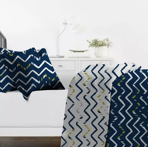 Microfiber_Reversible_Double_Bed_Queen_Size_Floral_Printed_Duvet_Cover,_Dark_Blue_and_White