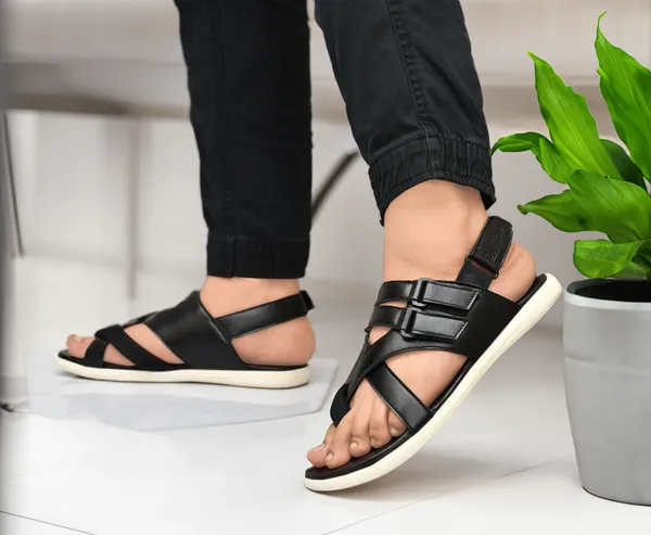 Black_Memory_Foam_Striped_Velcro_Fastening_Casual_Sandal_For_Men