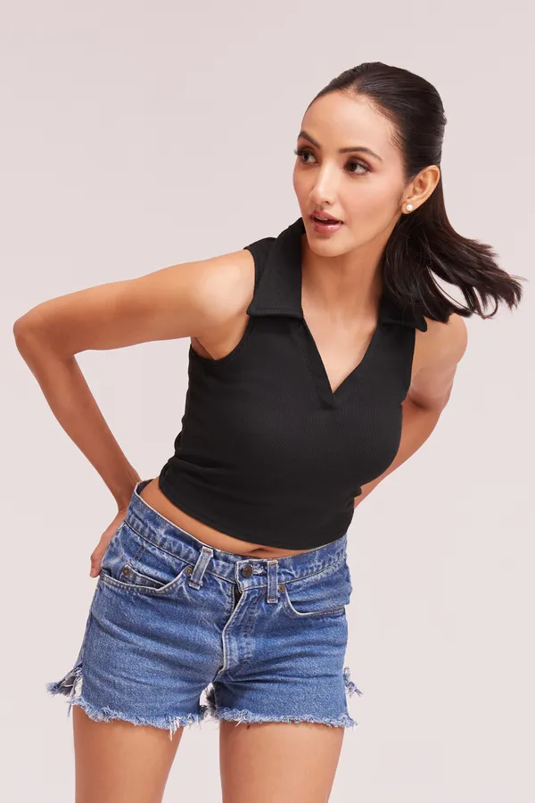 Black_Sleeveless_V-Neck_Slim_Fit_Collared_Tank_Crop_Tops_For_Women