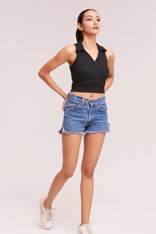 Black_Sleeveless_V-Neck_Slim_Fit_Collared_Tank_Crop_Tops_For_Women