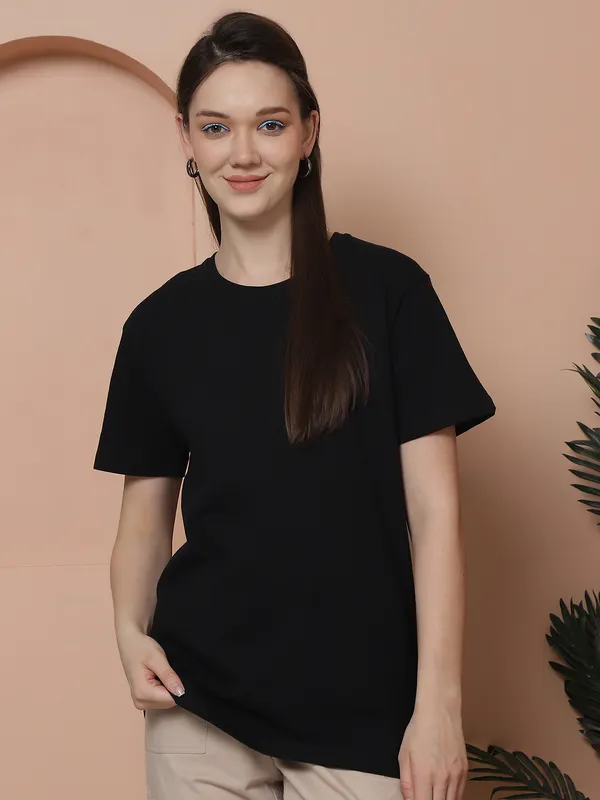 Women_Black_&_Coral_Round_Neck_Oversized_Tshirt