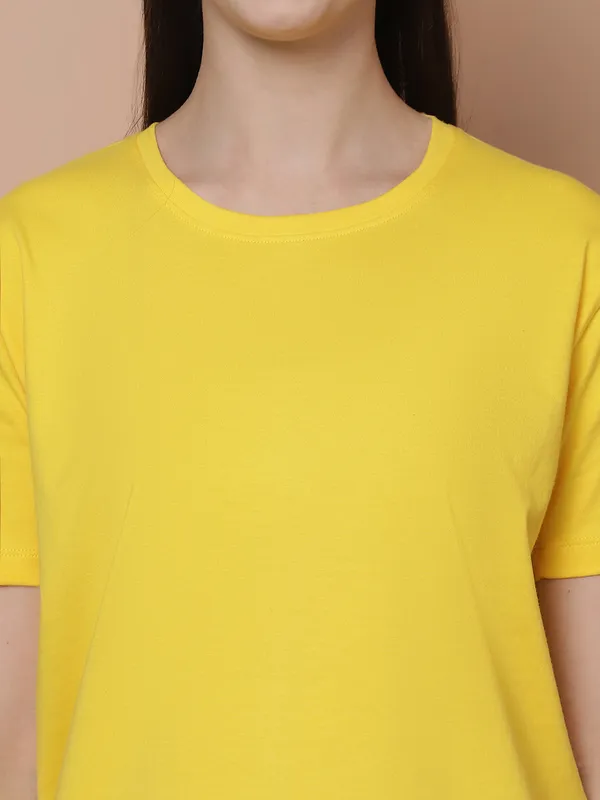 Women_White_&_Yellow_Round_Neck_Oversized_Tshirt