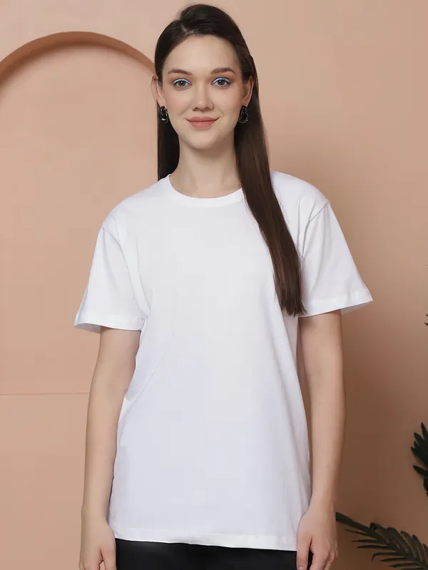 Women_White_&_Maroon_Round_Neck_Oversized_Tshirt