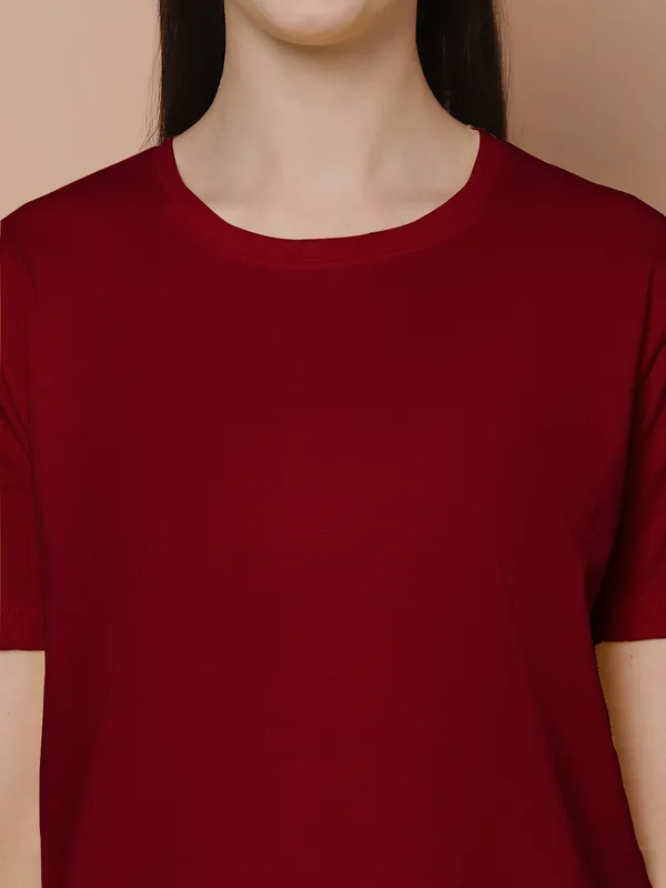 Women_Grey_&_Maroon_Round_Neck_Oversized_Tshirt