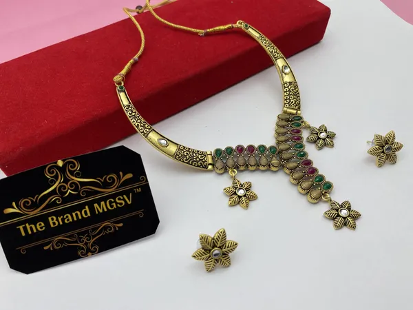 Gujju_Latest_Jewel_Set_Special_For_Girls_And_Women