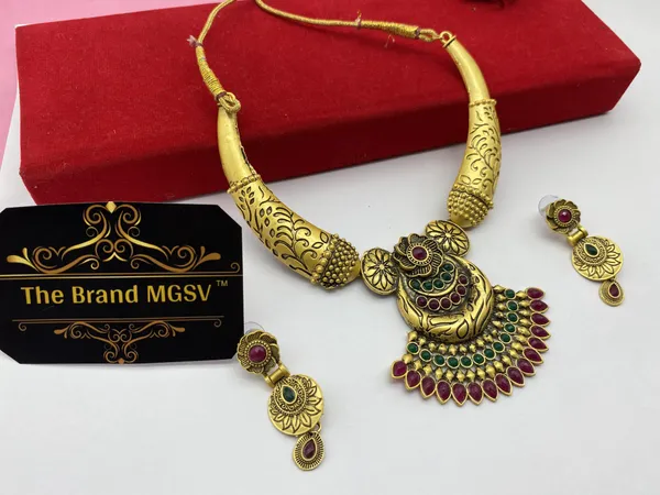 Gujju_Latest_Jewel_Set_Special_For_Girls_And_Women