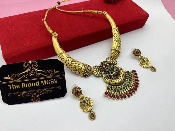 Gujju_Latest_Jewel_Set_Special_For_Girls_And_Women