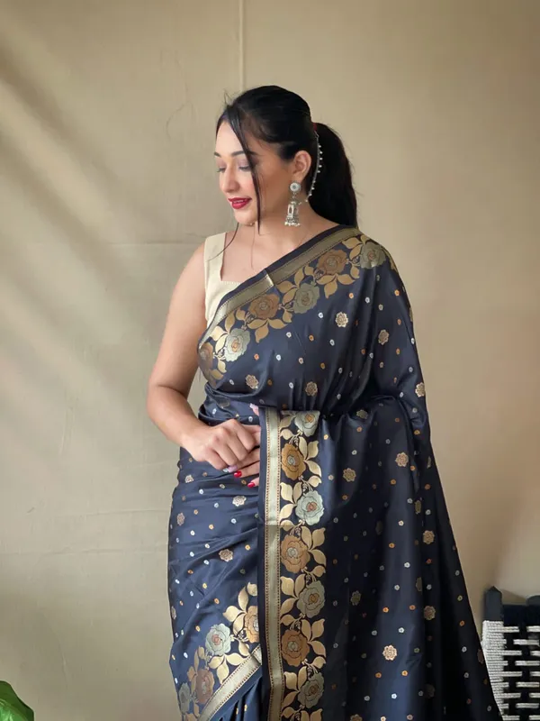 BLACK_BANARASI_SILK_FLORAL_SAREE_WITH_UNSTITCHED_BLOUSE_PIECE
