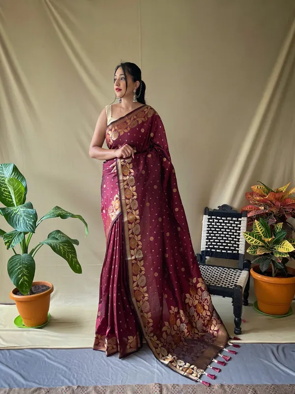 MAROON_BANARASI_SILK_FLORAL_SAREE_WITH_UNSTITCHED_BLOUSE_PIECE