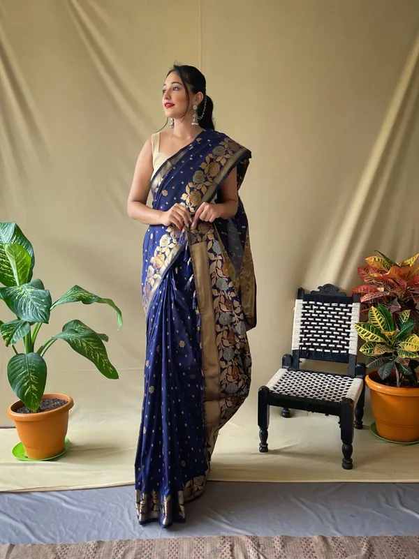 NAVY_BLUE_BANARASI_SILK_FLORAL_SAREE_WITH_UNSTITCHED_BLOUSE_PIECE