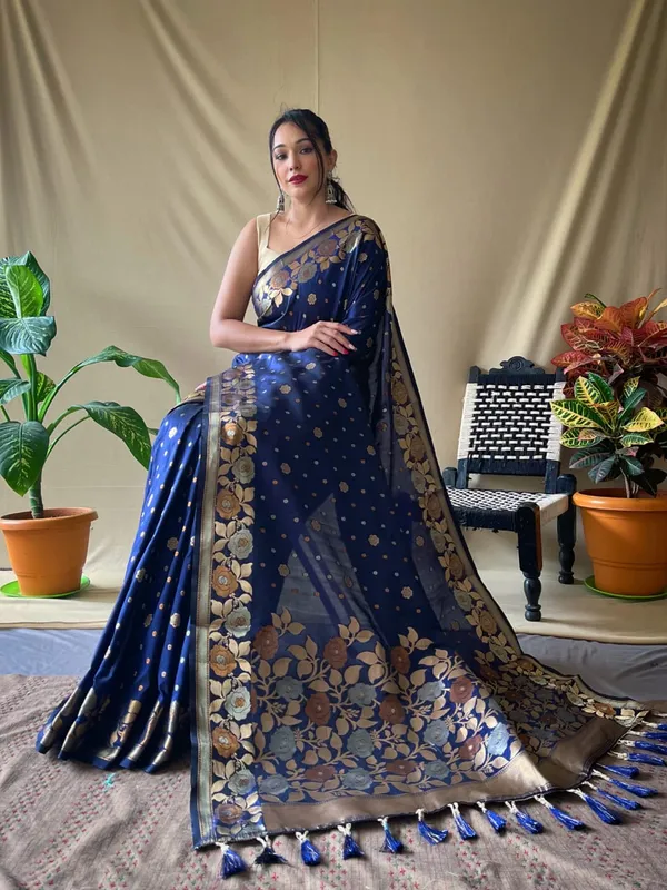 NAVY_BLUE_BANARASI_SILK_FLORAL_SAREE_WITH_UNSTITCHED_BLOUSE_PIECE