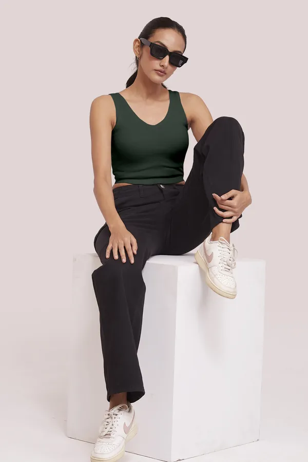 Green_Sleeveless_Slim_Fit_Ribbed_Knit_V-Neck_Tank_Crop_Tops_For_Women