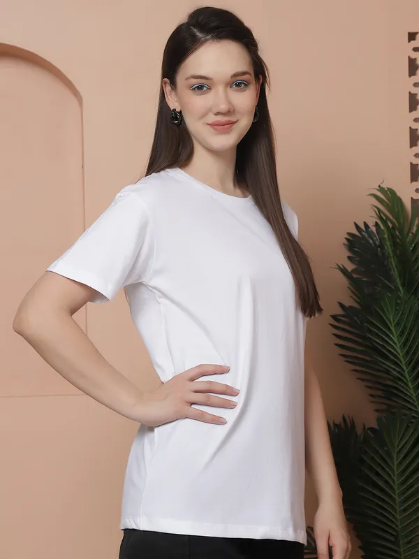 Women_White_Round_Neck_Oversized_Tshirt