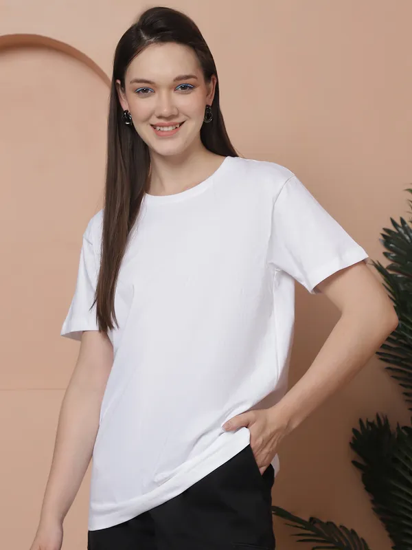 Women_White_Round_Neck_Oversized_Tshirt