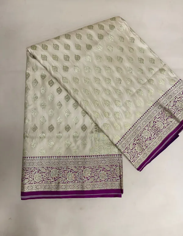 Humairah_Presents_Off-white_Katan_Silk_Floral_Light_Gold_Zari_Booti_with_Contrast_Purple_Floral_Pallu_Banarasi_saree_and_Purple_Blouse