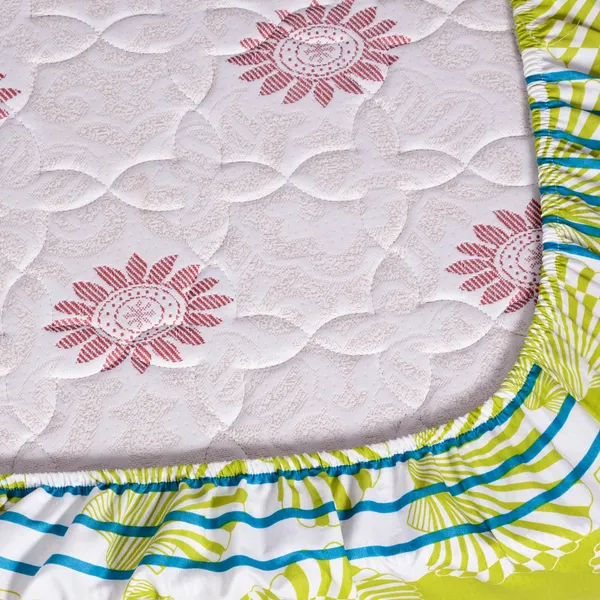 Cotton_Acid_Lime_Bedsheet_For_Double_Bed_Elastic_Fitted_With_2_Pillow_Covers_(150_x_200_CM)Calming_Shells