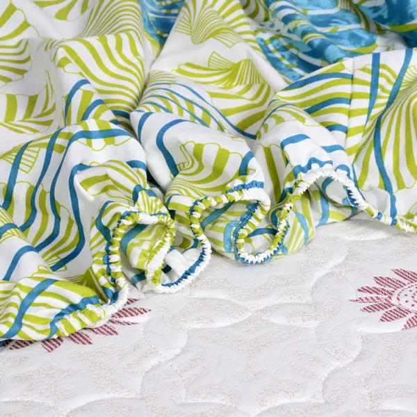 Cotton_Acid_Lime_Bedsheet_For_Double_Bed_Elastic_Fitted_With_2_Pillow_Covers_(150_x_200_CM)Calming_Shells