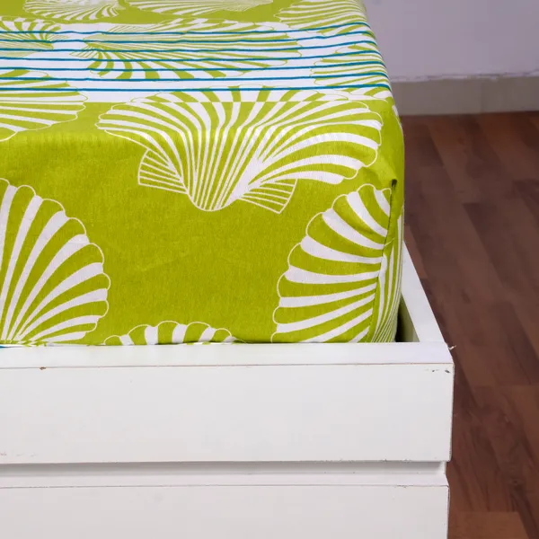 Cotton_Acid_Lime_Bedsheet_For_Double_Bed_Elastic_Fitted_With_2_Pillow_Covers_(150_x_200_CM)Calming_Shells
