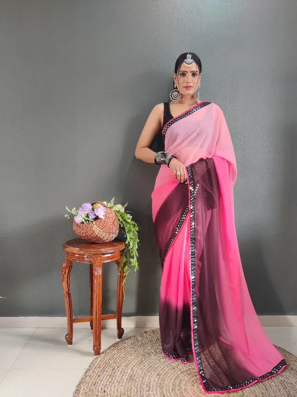 https://d1311wbk6unapo.cloudfront.net/NushopCatalogue/tr:f-webp,w-600,fo-auto/1_Min_ready_To_Wear_Pink_Georgette_Frill_Lace_Border_Saree_5W3QEGPUMJ_2023-12-04_1.jpg__GEETABA FASHION