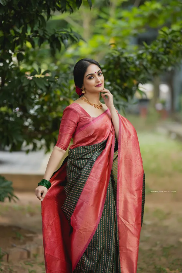 DARK_GREEN_PURE_BANARASI_SAREE