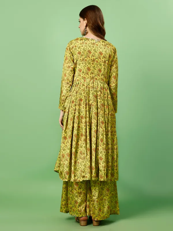 Chinon_Green_Floral_Printed_Nayra_Cut_Kurti_Gharara_Set_with_Tebi_Silk_Dupatta