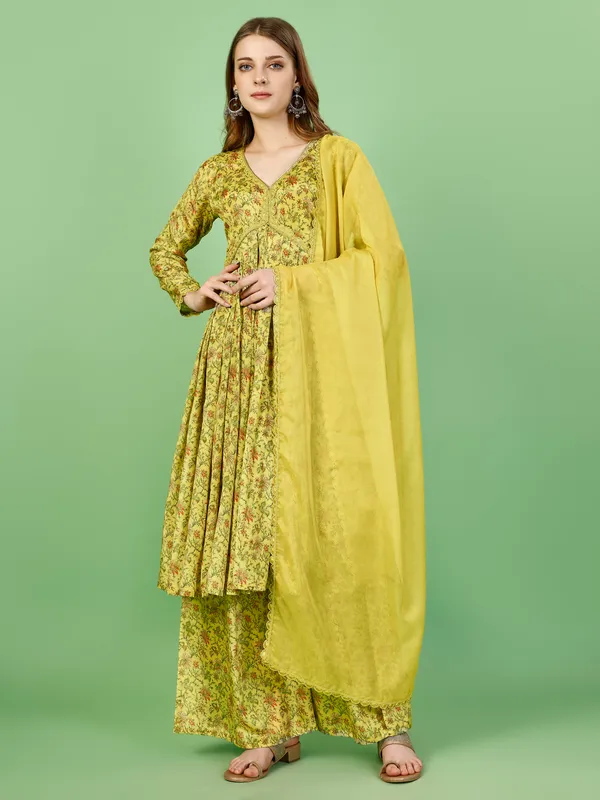 Chinon_Green_Floral_Printed_Nayra_Cut_Kurti_Gharara_Set_with_Tebi_Silk_Dupatta