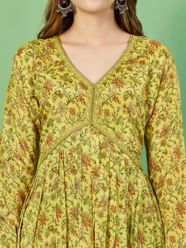 Chinon_Green_Floral_Printed_Nayra_Cut_Kurti_Gharara_Set_with_Tebi_Silk_Dupatta