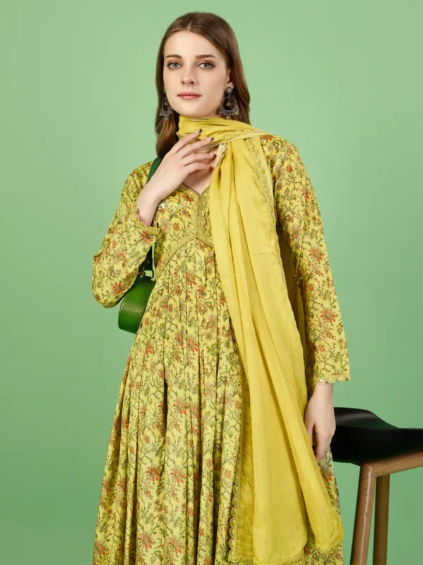 Chinon_Green_Floral_Printed_Nayra_Cut_Kurti_Gharara_Set_with_Tebi_Silk_Dupatta