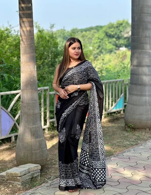 Ikkat_Print_Pure_Soft_Cotton_saree_With_Blouse_Piece