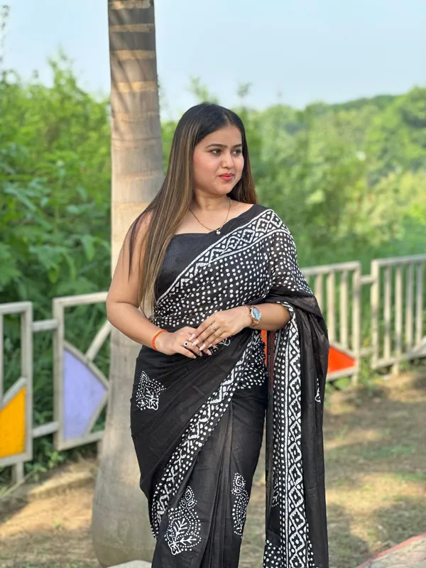 Ikkat_Print_Pure_Soft_Cotton_saree_With_Blouse_Piece