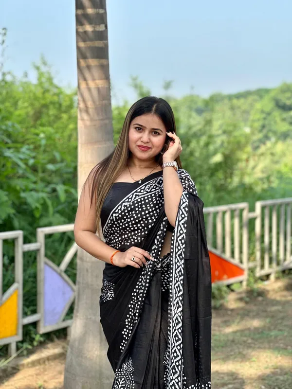 Ikkat_Print_Pure_Soft_Cotton_saree_With_Blouse_Piece
