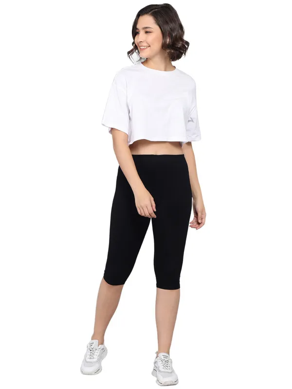Black_Capri__Comfortable,_Stylish_And_Trendy_Casual_Wear