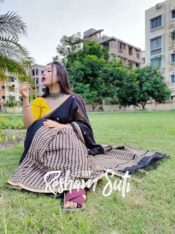 Black_&_Golden_Beige_Handwoven_Cotton_Saree-_Enchantress_of_The_Far_East