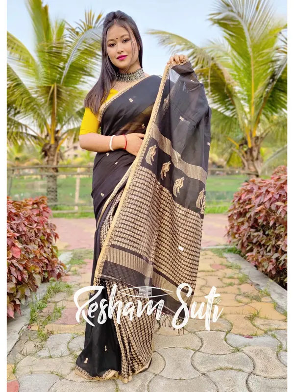 Black_&_Golden_Beige_Handwoven_Cotton_Saree-_Enchantress_of_The_Far_East