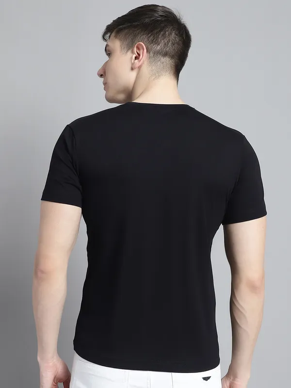 Black_Cotton_Round_Neck_Short_Sleeves_T-Shirt_For_Men