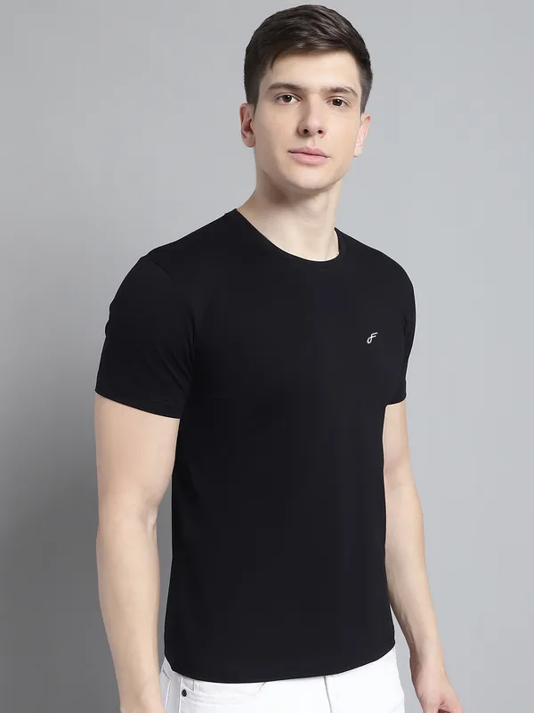 Black_Cotton_Round_Neck_Short_Sleeves_T-Shirt_For_Men