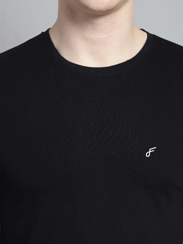 Black_Cotton_Round_Neck_Short_Sleeves_T-Shirt_For_Men