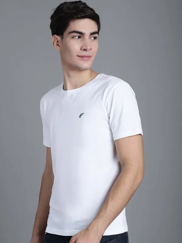 White_Cotton_Round_Neck_Short_Sleeves_T-Shirt_For_Men