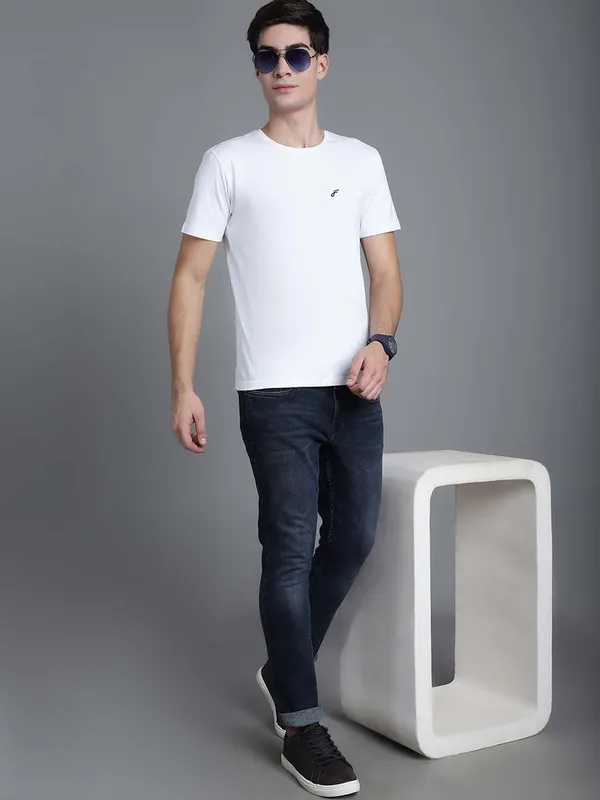 White_Cotton_Round_Neck_Short_Sleeves_T-Shirt_For_Men