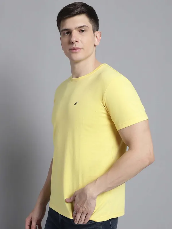 Yellow_Cotton_Round_Neck_Short_Sleeves_T-Shirt_For_Men
