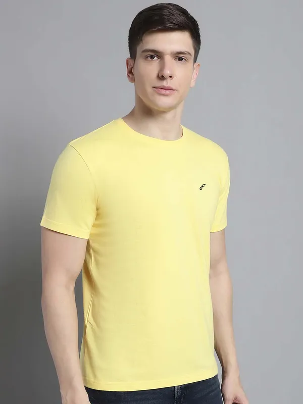 Yellow_Cotton_Round_Neck_Short_Sleeves_T-Shirt_For_Men