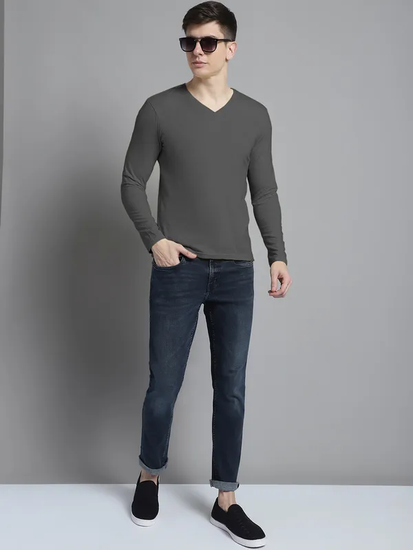 Grey_Cotton_V-Neck_Long_Sleeves_T-Shirt_For_Men