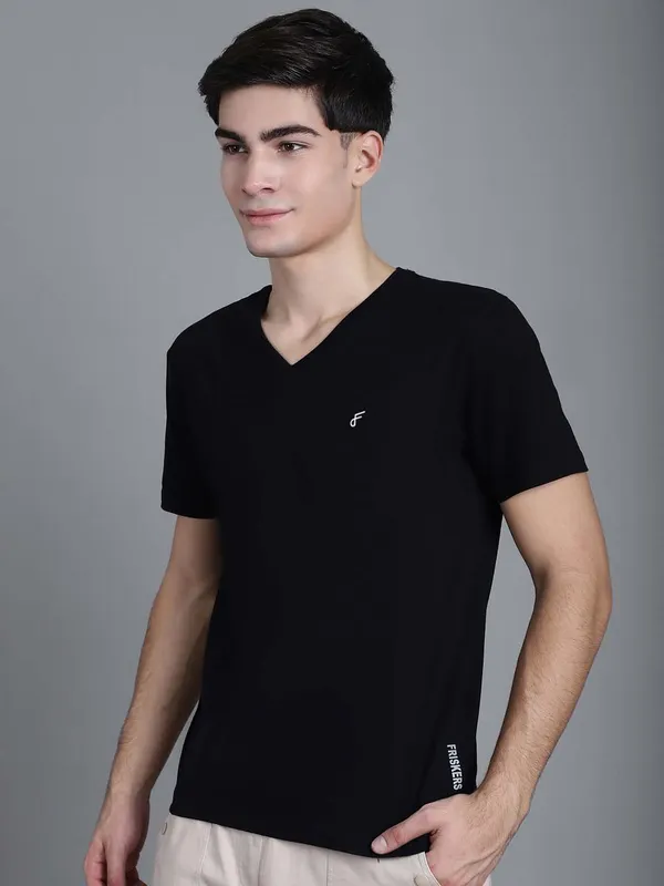 Black_Cotton_V-Neck_Short_Sleeves_T-Shirt_For_Men