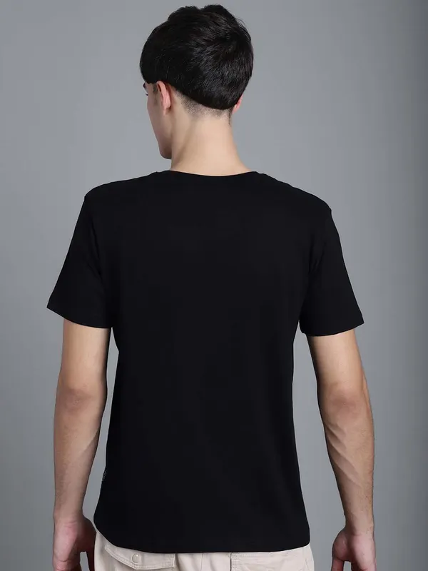 Black_Cotton_V-Neck_Short_Sleeves_T-Shirt_For_Men