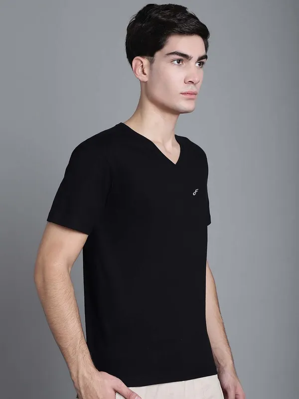 Black_Cotton_V-Neck_Short_Sleeves_T-Shirt_For_Men